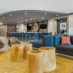 Hotel Cambria Airport