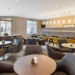 Cambria Airport Hotel 5*