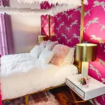 Holiday home Dolly's Delight - Boutique Bliss Mins From Broadway *