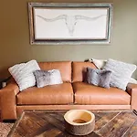 Cozy Cabin - 2 Miles To Broadway & Free Parking