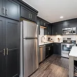 Abode - Germantown Apartment *