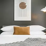 Apartment Abode - Germantown