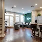 The Celebrity - Free Parking, Central, Vanderbilt