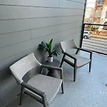 Single Story High End Condo In Elevator Building