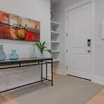 Single Story High End Condo In Elevator Building