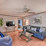 Roomy Nashville Getaway On Percy Priest Lake!