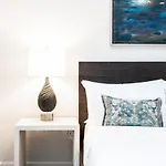 Cozysuites Music Row Stunning 2Br W Free Parking