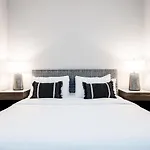 Cozysuites Music Row Stunning 2Br W Free Parking