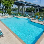Captain's Quarters Riverfront #1 * Nashville