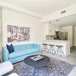 Spacious Townhouse With Pool And Gym