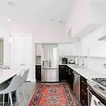 Modern Luxury Rooftop Deck, 3 Mi To Downtown