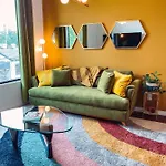 Holiday home Vintage Vibes - Minutes From The Broadway Buzz *