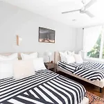 Modern Luxury Rooftop Deck, 3 Mi To Downtown Holiday home *