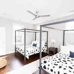 Modern Luxury Rooftop Deck, 3 Mi To Downtown Holiday home