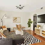 Relax In Style Near The Heart Of Music Holiday home *
