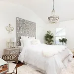 Relax In Style Near The Heart Of Music *