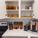 Cozy Cabin - 2 Miles To Broadway & Free Parking