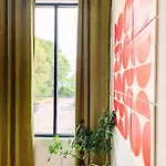 Vintage Vibes - Minutes From The Broadway Buzz Holiday home