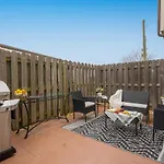 Relax In Style Near The Heart Of Music Holiday home