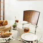 Relax In Style Near The Heart Of Music Holiday home