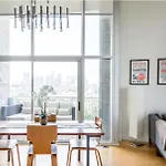 Luxe Two Bedroom Penthouse With Skyline Views, Internet, Gym Holiday home Nashville