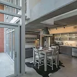 Holiday home Luxe + Modern Johnny Cash Inspired Executive Nashville