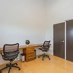 Luxe Two Bedroom Penthouse With Skyline Views, Internet, Gym Holiday home *