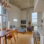 Luxe Two Bedroom Penthouse With Skyline Views, Internet, Gym Holiday home Nashville