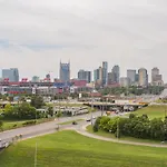 Holiday home Luxe Two Bedroom Penthouse With Skyline Views, Internet, Gym Nashville