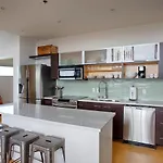 Holiday home Luxe Two Bedroom Penthouse With Skyline Views, Internet, Gym *