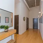 Luxe Two Bedroom Penthouse With Skyline Views, Internet, Gym Holiday home Nashville