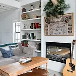 Hip, Cozy With A Fire Pit In Cleveland Park *