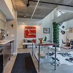 Holiday home Luxe + Modern Johnny Cash Inspired Executive Nashville