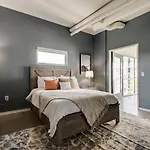 Holiday home Sleek And Spacious In East! Nashville