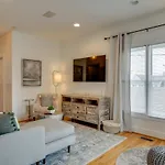 Holiday home Skyline Views From Shelby With Wifi, Fully Furnished, Pet Friendly & In Unit Laundry