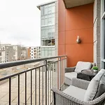Longterm Just Across The River From Downtown- Fully Equipped For Long Term