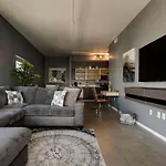Holiday home Sleek And Spacious In East! *