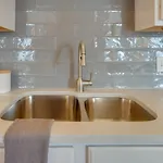 Skyline Views From Shelby With Wifi, Fully Furnished, Pet Friendly & In Unit Laundry Holiday home *