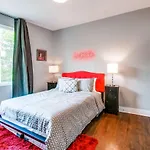 The King Of Rock Experience 13 Beds & Rooftop W City View