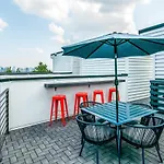 The King Of Rock Experience 13 Beds & Rooftop W City View