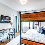 The King Of Rock Experience 13 Beds & Rooftop W City View