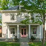 Prime Walkable Location Spacious Home W Hot Tub