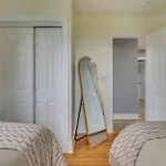 Holiday home Hot Tub Getaway Close To Downtown! *