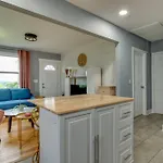 Hot Tub Getaway Close To Downtown!