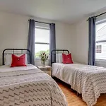 Holiday home Hot Tub Getaway Close To Downtown! *