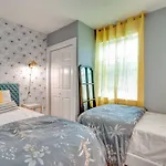 Hot Tub Getaway Close To Downtown! * Nashville