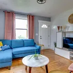 Holiday home Hot Tub Getaway Close To Downtown!