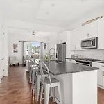 Vibe 831 Holiday home *