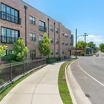 3 Miles To Downtown Broadway Bars - Walk To Coffee From