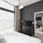 Chic East Nash - Walk To Restaurants Bars And Music Apartment